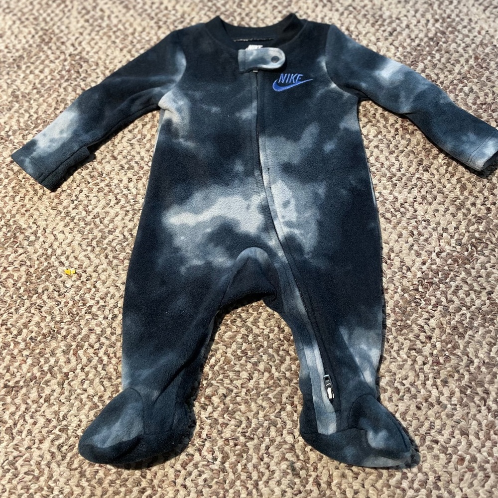 Nike Newborn Onesie + FREE Bib